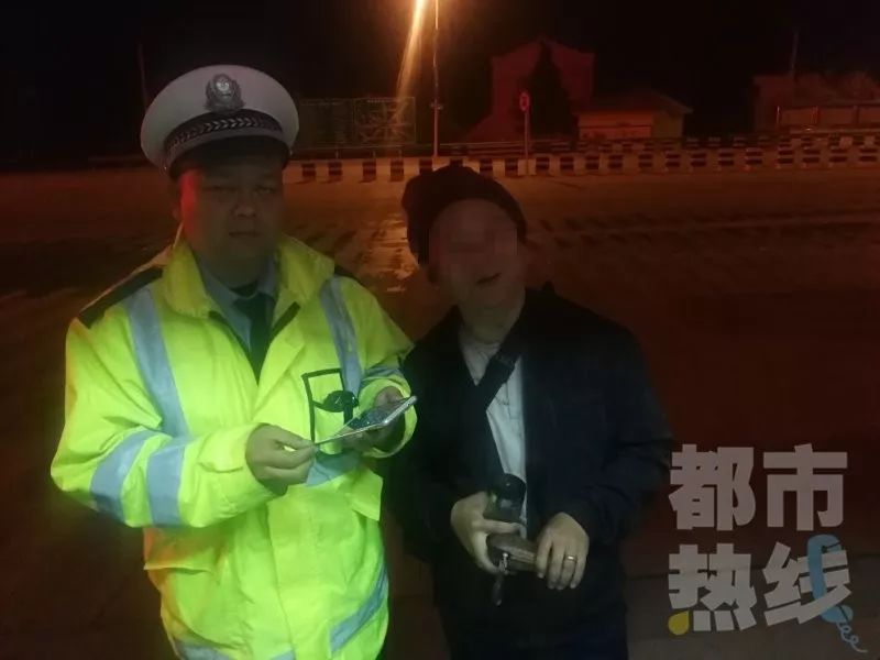 西安男子高速上弹烟灰弹掉金戒指 他接下来的